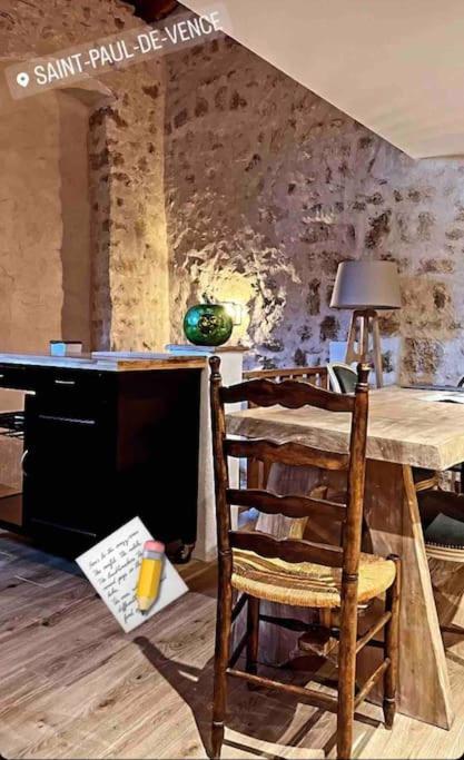 Loft En Plein Coeur Du Village Saint-Paul-de-Vence Bagian luar foto
